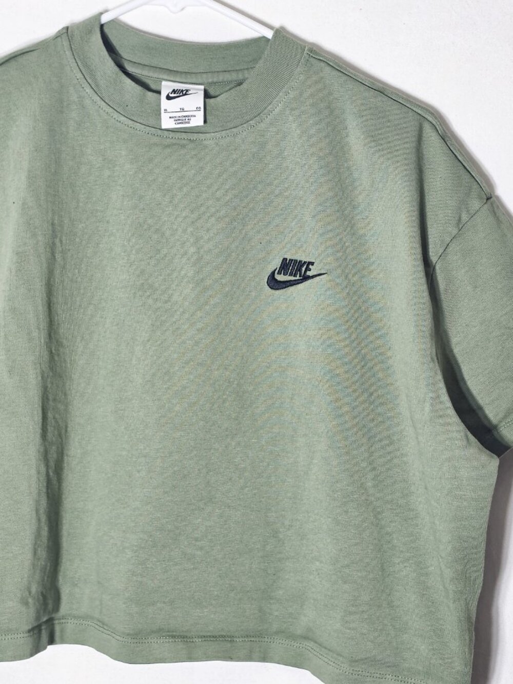 Nike XL Green Cropped Tshirt Womens Sportswear - Picture 2 of 5